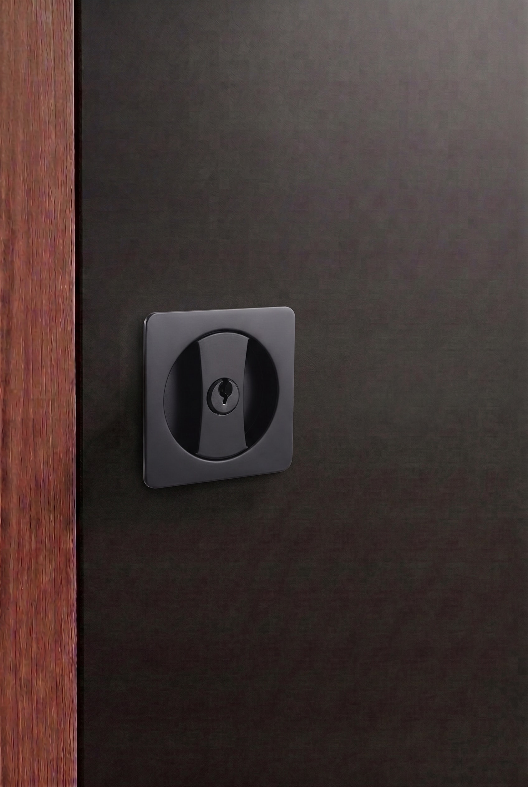 Square cavity pull sliding entrance set in black